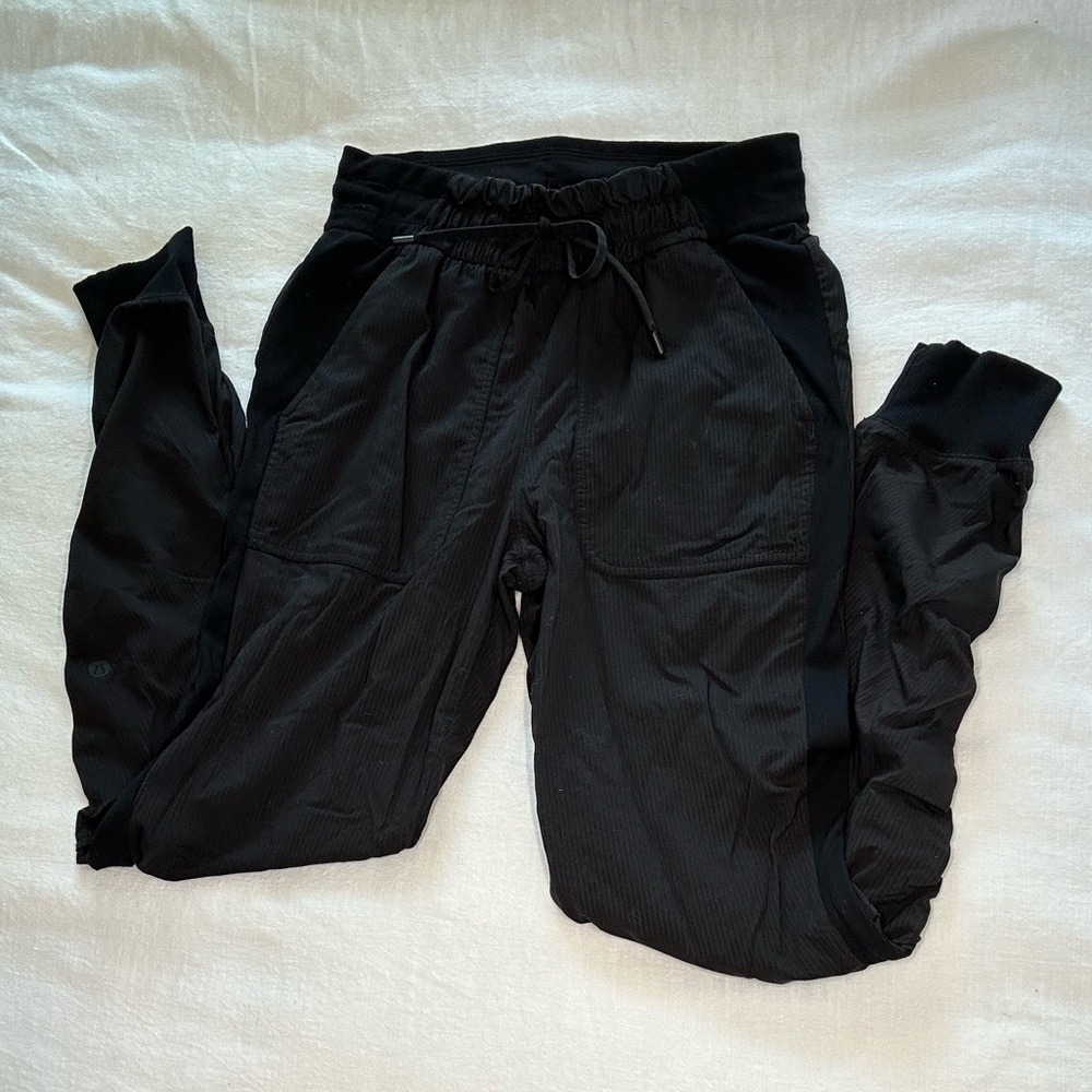 Lululemon dance studio mid rise jogger.  EUC.  Size 4